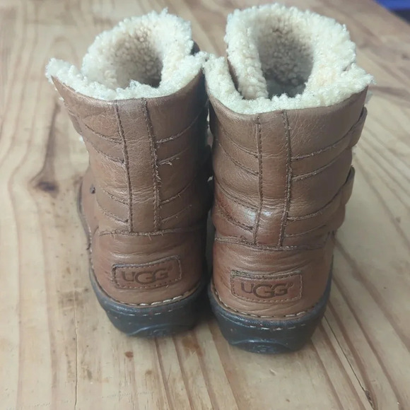 UGG Leather Caspia Boot size 7 - Picture 5 of 7